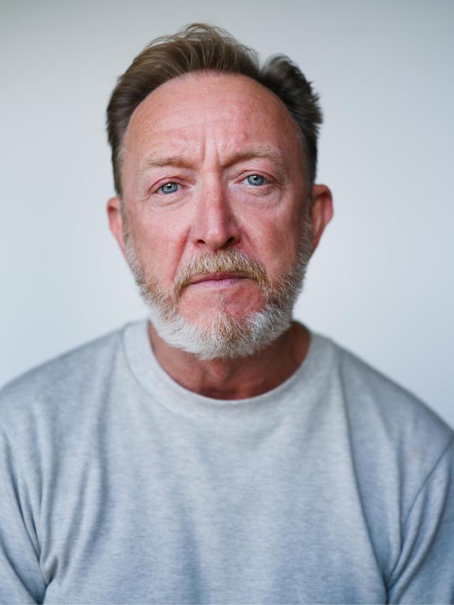 Darren Lawrence (Chris Mann)