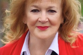 Gillian Elisa (Damian George)