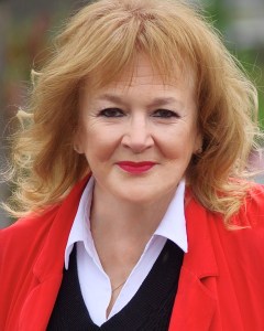 Gillian Elisa (Damian George)