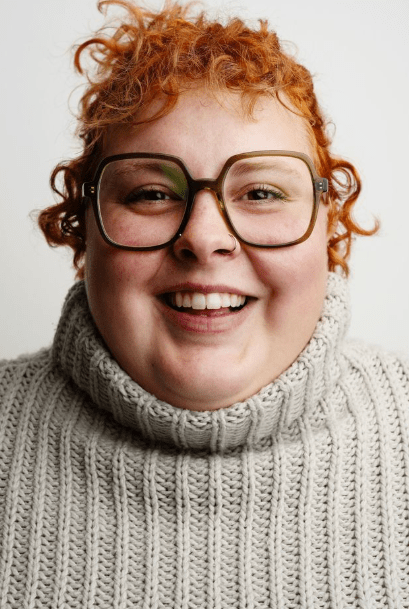 Lizzie Bea, provided uncredited by Les Mis