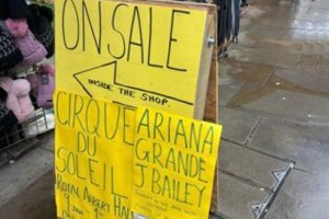 aariana grande jonathan bailey