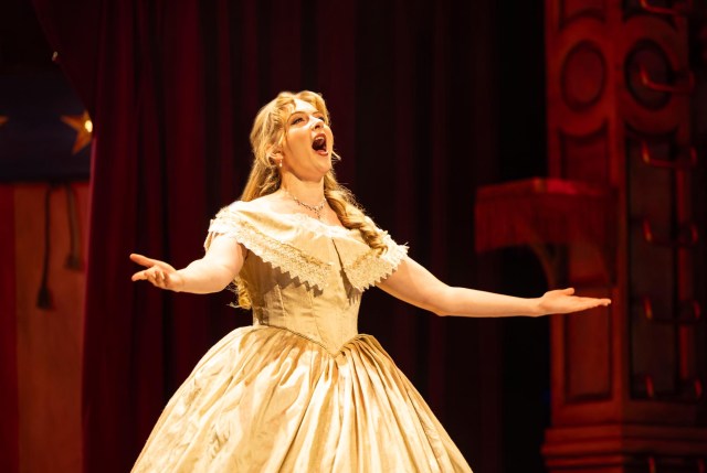 Penny Ashmore (Jenny Lind) Barnum UK Tour Photo credit Pamela Raith 222 Penny Ashmore (Jenny Lind) Barnum UK Tour Photo credit Pamela Raith 222