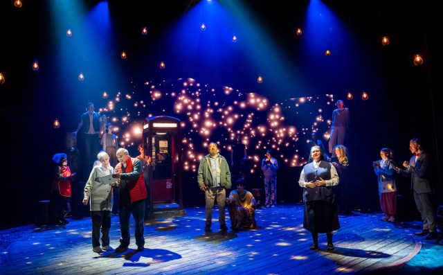 TUPOHF Jenna Russell (Maureen Fry), Peter Polycarpou (Rex), Harold Fry) Timo Tatzber (Dog), Jenna Boyd (Sister Philomena) TristramKenton12