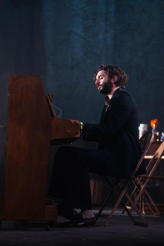 11. TEETH 'N' SMILES. Michael Fox (Arthur). Photo by Helen Murray