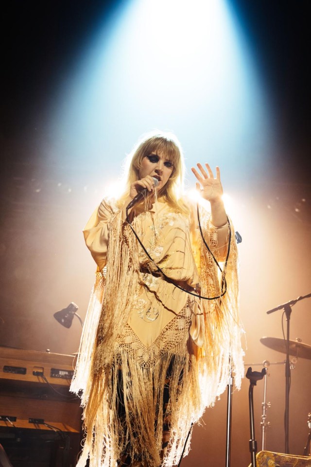 4. TEETH 'N' SMILES. Rebecca Lucy Taylor (Maggie). Photo by Helen Murray