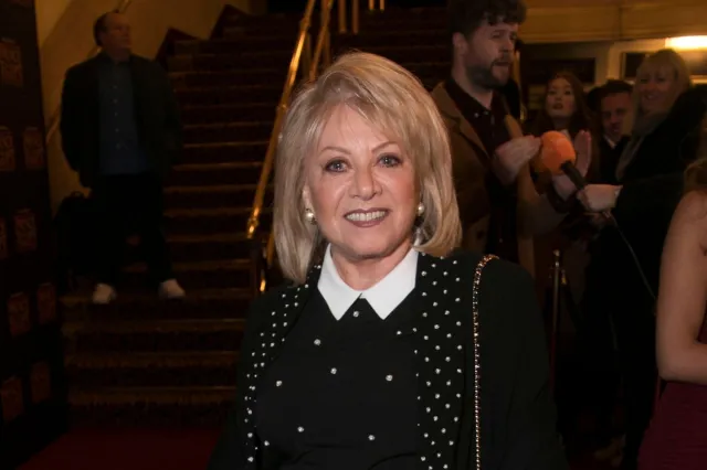 Elaine Paige, photo by Dan Wooller