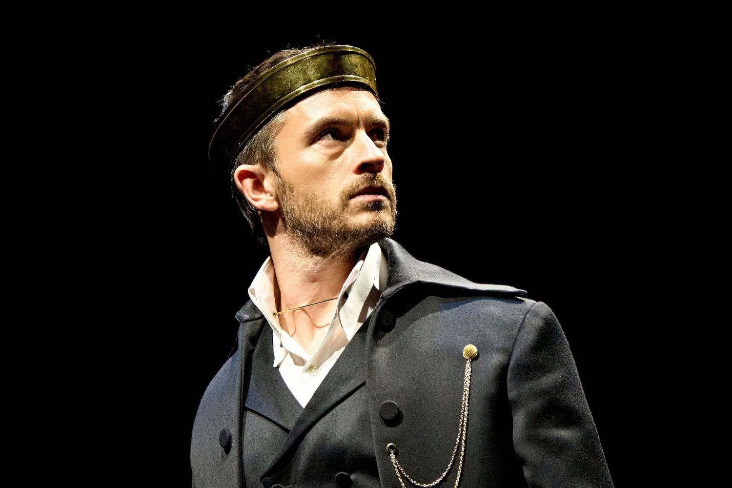 Jonathan Bailey in Richard II, photo by Manuel Harlan