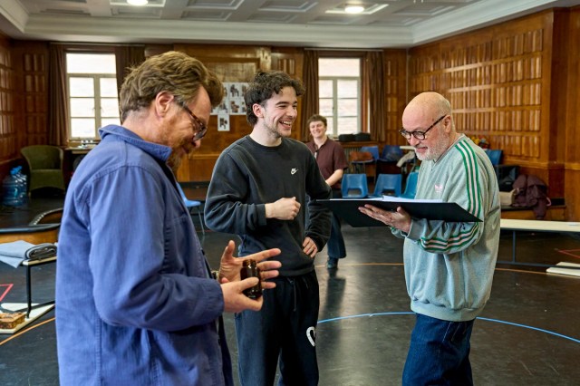 Toby Stephens (Martin Dysart), Noah Valentine (Alan Strang), and Lindsay Posner credit Manuel Harlan