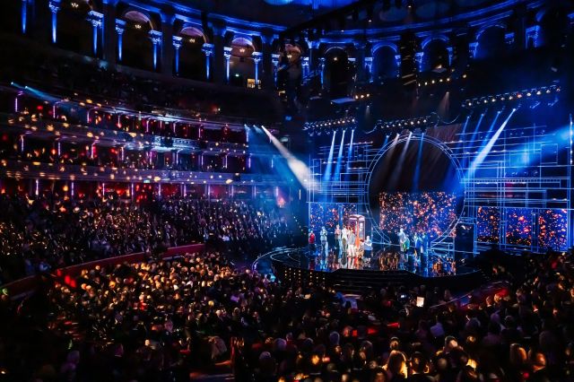 2026 Olivier Awards, photo by Danny Kaan