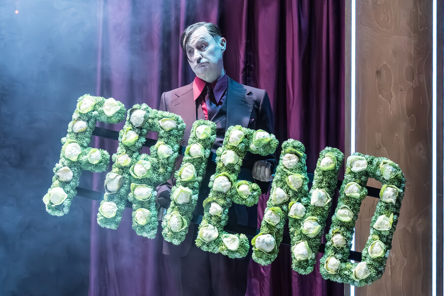Mark Gattis Rsc RSC releases photos of The Resistible Rise of Arturo Ui with Mark Gatiss