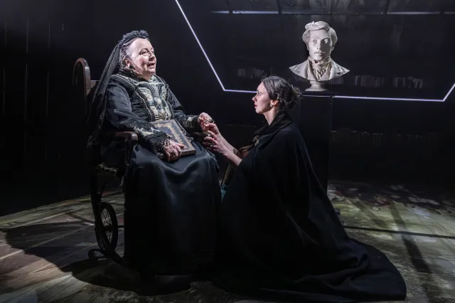 Amanda Boxer and Jessica Rhodes in Victoria: A Queen Unbound