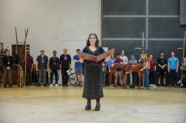 War Horse Rehearsals 2026 at the National Theatre Forefront Sally Swanson and cast 0338.P c Brinkhoff Moegenburg