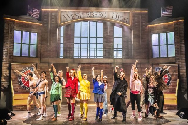 A previous cast of Heathers