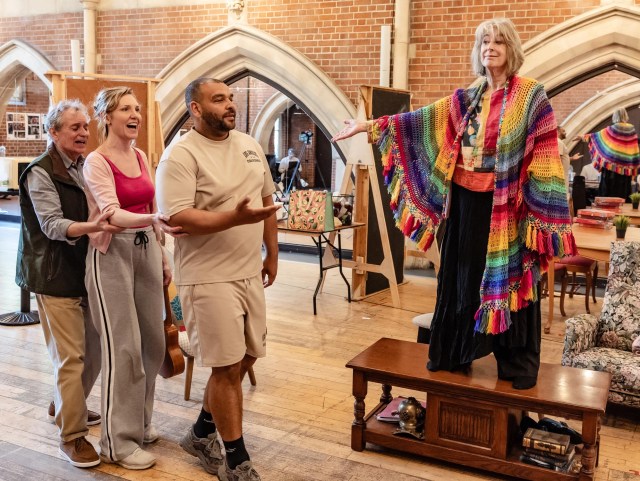 ALLEGRA 7 John Middleton ( Ronan) Maureen Lipman ( Allegra) Bailey Patrick Harris ( PC Rogers) Elizabeth Bower ( Anna) Phorto Danny Kaan ALLEGRA 7 John Middleton ( Ronan) Maureen Lipman ( Allegra) Bailey Patrick Harris ( PC Rogers) Elizabeth Bower ( Anna) Phorto Danny Kaan