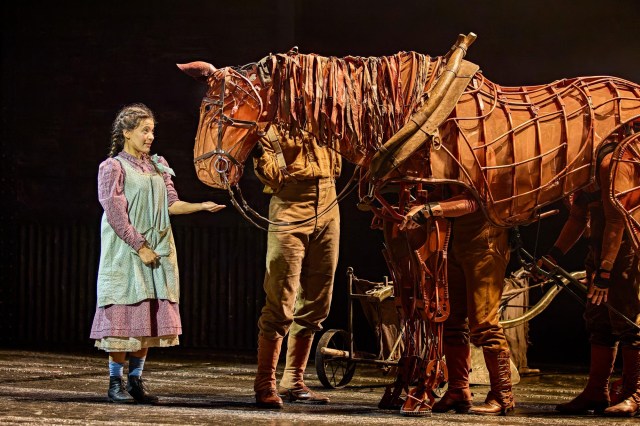 Anita Adam Gabay and Joey in War Horse 2026 at the National Theatre (c) Brinkhoff Moegenburg 1136 0729