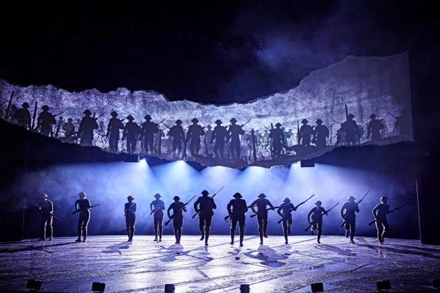 Cast in War Horse 2026 at the National Theatre (c) Brinkhoff Moegenburg 1136 0771