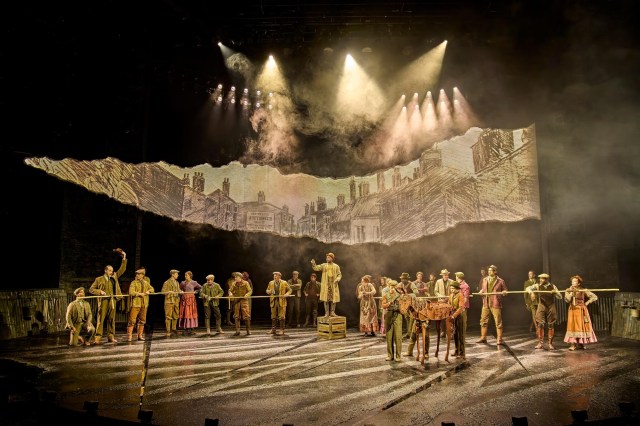 Cast of War Horse 2026 at the National Theatre (c) Brinkhoff Moegenburg 1136 0530