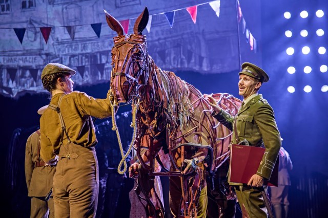 Joey (Alexandra Donnachie) and Chris Williams in War Horse 2026 at the National Theatre (c) Brinkhoff Moegenburg 1136 1044