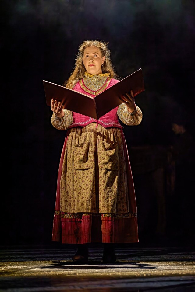 Sally Swanson in War Horse 2026 at the National Theatre (c) Brinkhoff Moegenburg 1136 0520