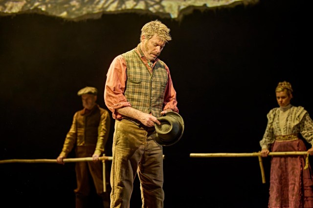 Stephen Beckett in War Horse 2026 at the National Theatre (c) Brinkhoff Moegenburg 1136 0872