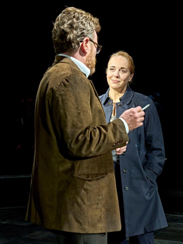 Toby Stephens (Dr. Martin Dysart), Amanda Abbington (Hesther Salomon) photo by Manuel Harlan