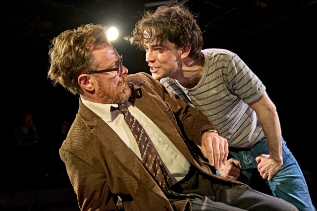Toby Stephens (Dr. Martin Dysart) and Noah Valentine (Alan Strang) photo by Manuel Harlan