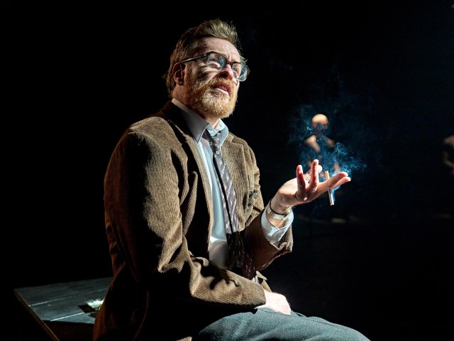 Toby Stephens (Dr. Martin Dysart) photo by Manuel Harlan