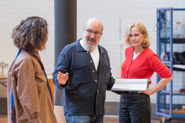 Sandra Oh (Alice), Paul Chahidi (John) and Abigail Cruttenden (Claire) in rehearsal for The Misanthrope at the National Theatre. Photographer Marc Brenner 01129 Sandra Oh (Alice), Paul Chahidi (John) and Abigail Cruttenden (Claire) in rehearsal for The Misanthrope at the National Theatre. Photographer Marc Brenner 01129