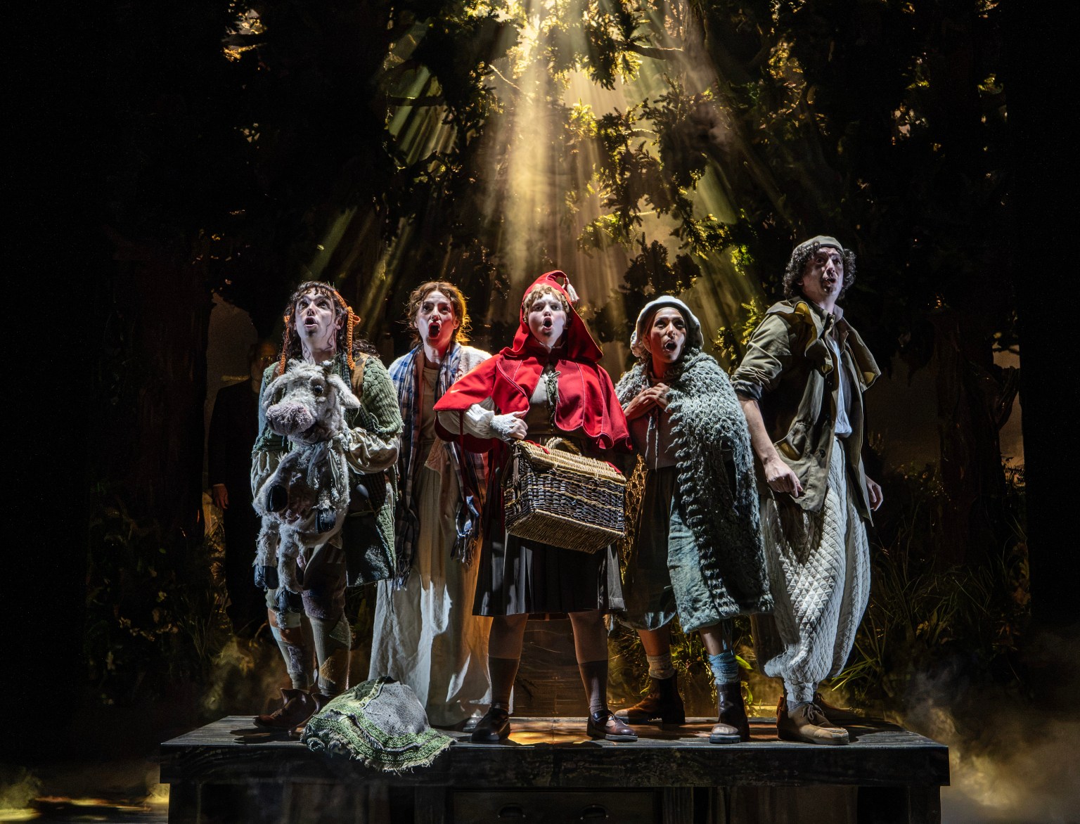 Simbi Akande, Laura Pitt Pulford, John Dagleish, Gracie McGonigal, Keith Ramsay, Into The Woods, photograhy by Johan Persson (2)
