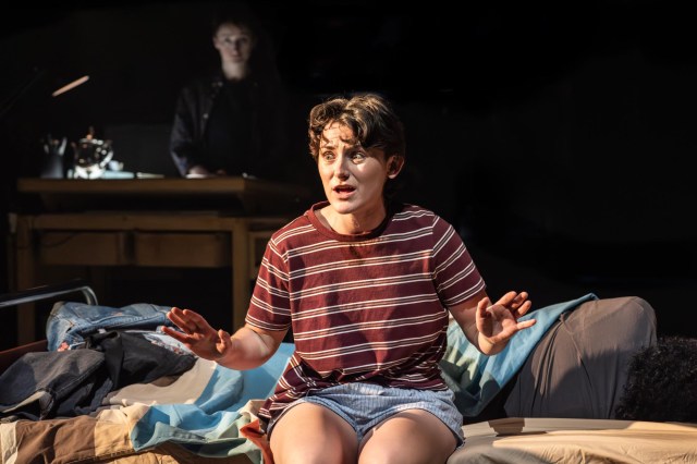 Alice Audrey O Hanlon (Medium Alison The Susan Deys) in Fun Home at the Royal Exchange Theatre c. Johan Persson Alice Audrey O Hanlon (Medium Alison The Susan Deys) in Fun Home at the Royal Exchange Theatre c. Johan Persson
