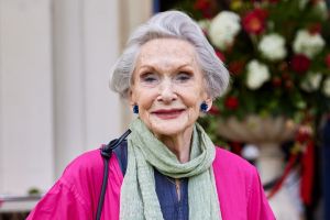 Siân Phillips