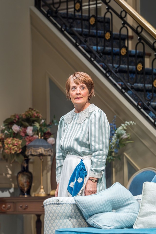 HAY FEVER. Jo McInnes (Clara). Photo Marc Brenner HAY FEVER. Jo McInnes (Clara). Photo Marc Brenner
