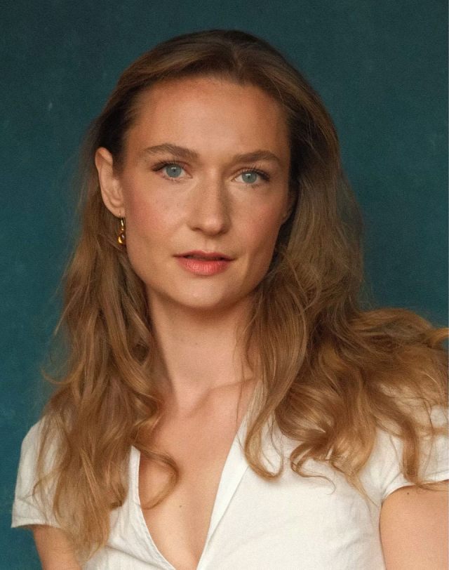 Kelly Hampson headshot