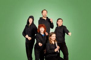 The cast of Fly, You Fools!